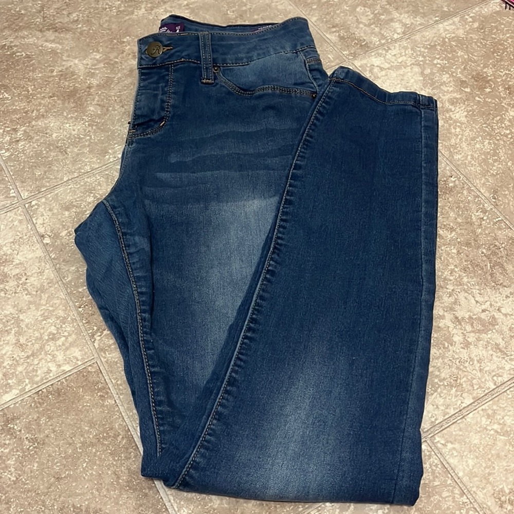 Stretchy jeans💙🤍
